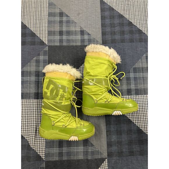 Vintage 90s Y2K Grunge Slutty Green DC Shoes Chalet Winter‎ Fur